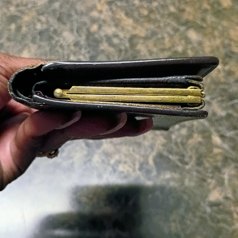 Authentic Louis Vuitton Brown Portefeuille Viennois  Damier Ebène Wallet 🤎 - Picture 9 of 13